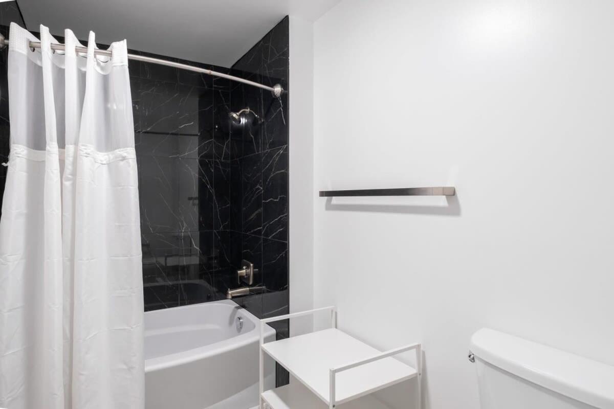3Br Modern Downtown Apartment With Gym & Office 샬럿 외부 사진