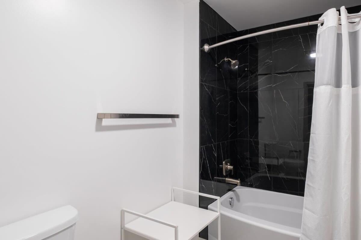 3Br Modern Downtown Apartment With Gym & Office 샬럿 외부 사진
